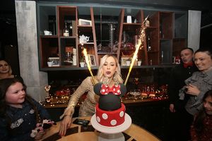 (KURIR TV) POGODITE ŠTA JE POŽELELA Evo kako je Milica Dabović ugasila svećice na rođendanskoj torti