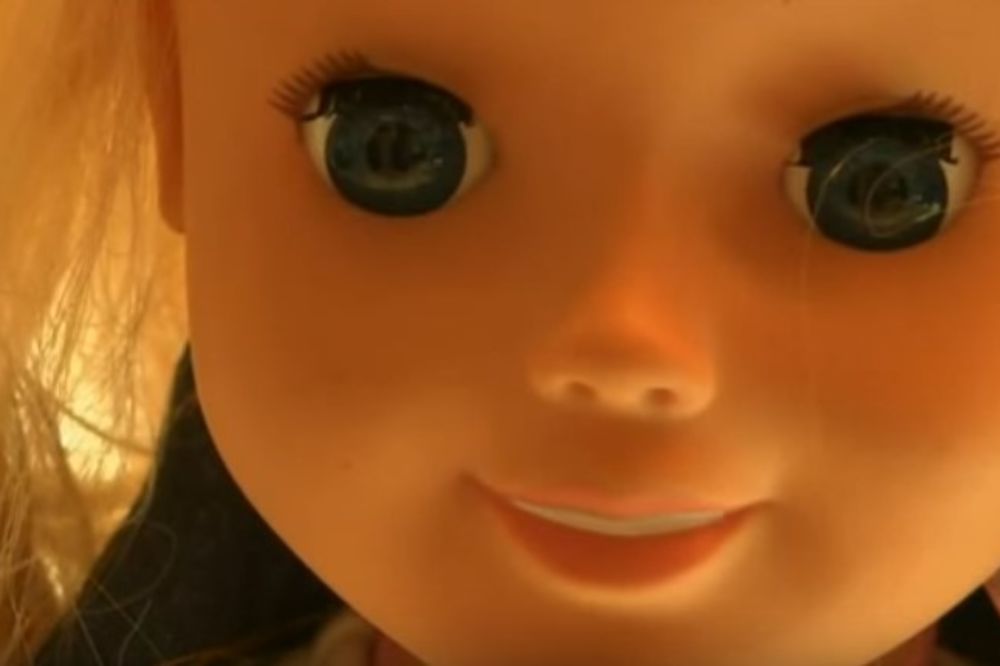 (VIDEO) ŠPIJUNIRAJU LJUDE PREKO DEČJIH LUTAKA: Nemačka pozvala roditelje da UNIŠTE ovu igračku