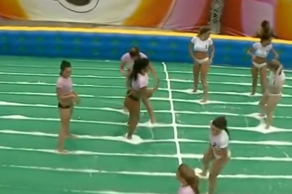 (VIDEO) RAJ ZA MUŠKE OČI: Evo šta sve seksi Brazilke umeju sa loptom