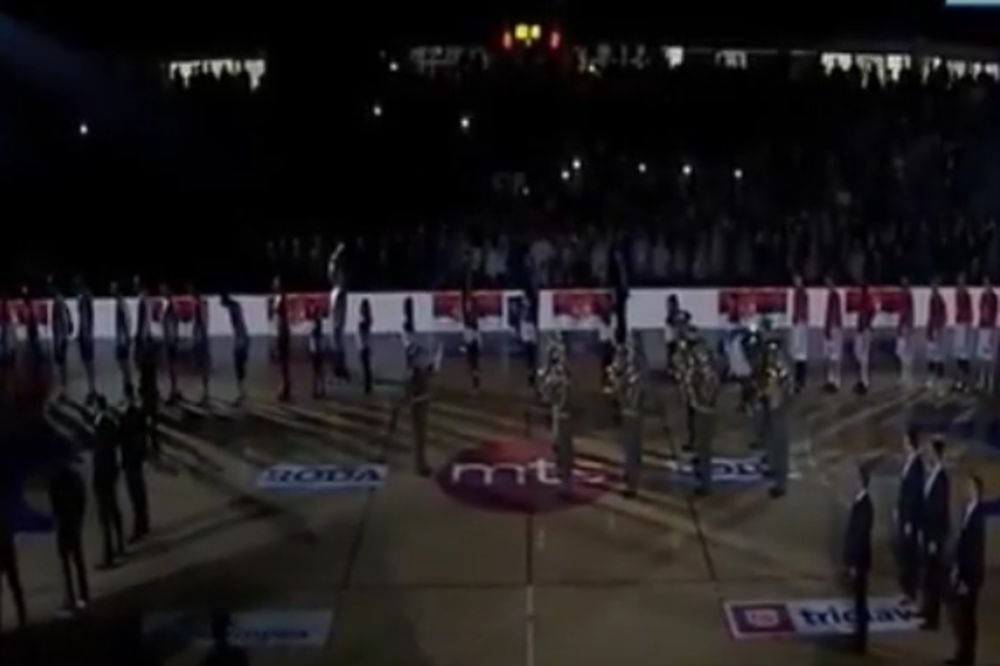 (VIDEO) GRMELO BOŽE PRAVDE: Evo kako su navijači Partizana i Zvezde otpevali himnu Srbije u Čairu