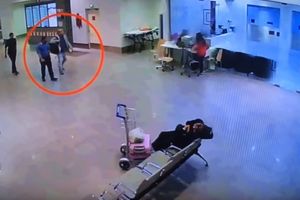 (VIDEO) PROCURIO SNIMAK: Ovo je trenutak u kom je ubijen Kim Džong-nam! Prišla mu je s leđa i...