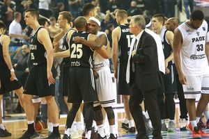 (VIDEO) GRCI STIGLI U BEOGRAD: Evo kako je Partizan poželeo dobrodošlicu košarkašima PAOK-a