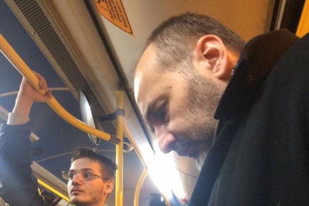 OmBUSman: Saša Janković se vozi gradskim autobusom!