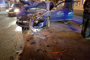 (VIDEO) NESREĆA U DIMITRIJA TUCOVIĆA: Audi potpuno razbijen, vozač prebačen u Urgentni centar