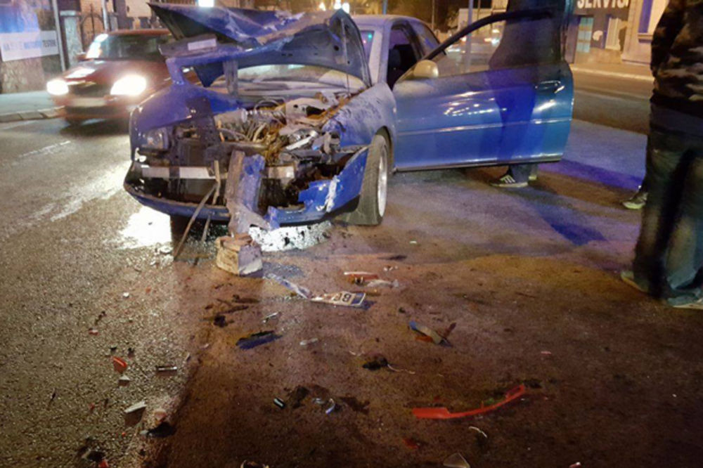 (VIDEO) NESREĆA U DIMITRIJA TUCOVIĆA: Audi potpuno razbijen, vozač prebačen u Urgentni centar