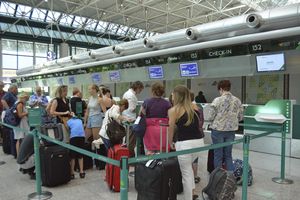 KOLAPS NA ITALIJANSKIM AERODROMIMA: Više od pola letova otkazano zbog štrajka