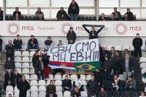 (FOTO) GROBARI UZ SVOG IDOLA: Navijači Partizana uputili emotivnu poruku Evertonu