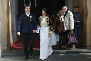 (KURIR TV) SVEČANO ISPRED HRAMA SVETOG SAVE: Oženio se bivši ministar Nikola Selaković!