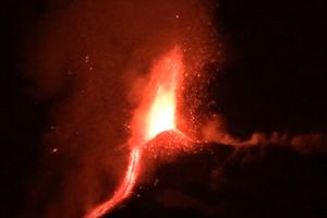 (VIDEO UŽIVO) ETNA SE PROBUDILA: Pogledajte SPEKTAKULARNU erupciju najvećeg evropskog vulkana