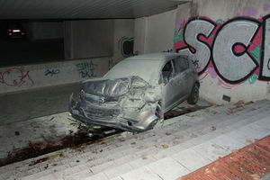 (KURIR TV) UNIŠTENA OPEL KORSA:  Pronađen oštećen i izgoreo automobil u garaži u Mihajla Pupina