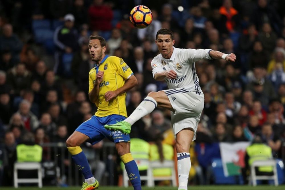 (VIDEO) DRAMA U MADRIDU Ronaldo spasao Real poraza protiv Las Palmasa, ali Barsa preuzela prvo mesto