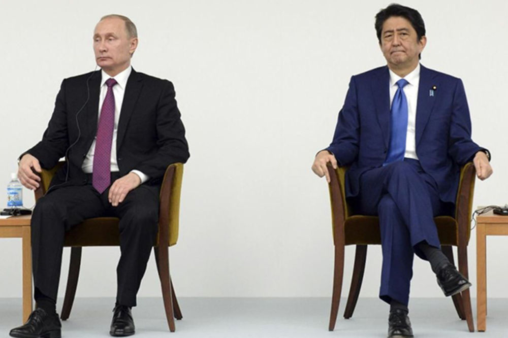 ABE STIŽE U MOSKVU: Evo šta japanski premijer donosi Putinu