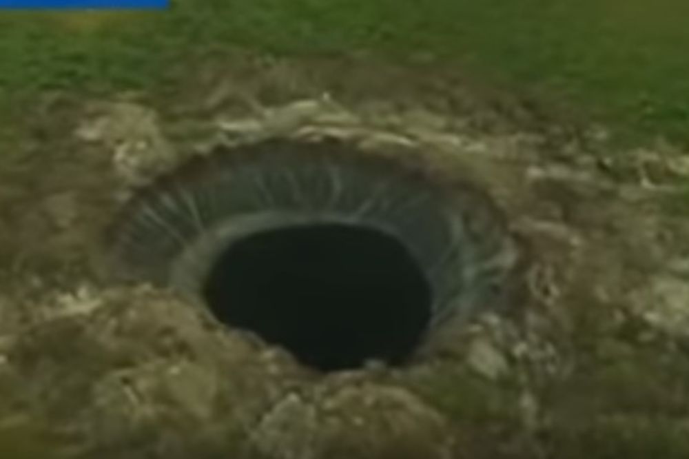 (VIDEO) ZASTRAŠUJUĆE! Gigantska rupa u Sibiru se ŠIRI, niko ne zna zašto!
