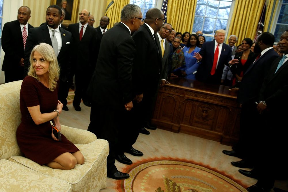 ONA SVIMA ULIVA STRAH U KOSTI: Žena sa kauča u Beloj kući je u stvari NAJMOĆNIJA ŽENA U AMERICI!