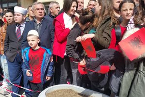 NOVI SKANDAL U VELIKOM TRNOVCU: Predsednik Albanije Nišani dočekan uz pesmu Kosovo je Albanija