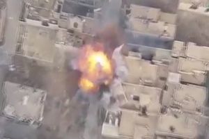 (VIDEO) ŽRTVOVAO ŽIVOT DA SPASI KOLEGE: Pogledajte šta je uradio irački vojnik u Mosulu!