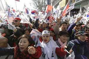 (VIDEO) HAOS U JUŽNOJ KOREJI: Ustavni sud smenio predsednicu, dvoje poginulo u protestima