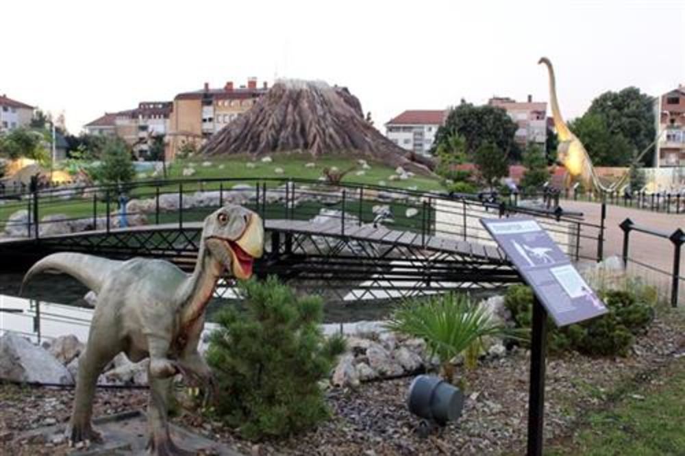 PRIRODNJAČKI CENTAR U SVILAJNCU PONOVO OTVORIO VRATA Posle dinosaurusa, izložbe o VULKANIMA i RUDAMA