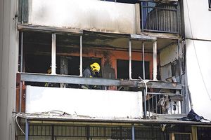 DRAMA NA NOVOM BEOGRADU: Dve bebe spasene iz zgrade u plamenu