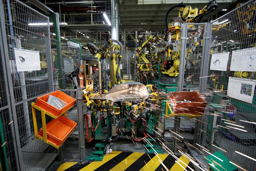 ROBOT SMRSKAO ŽENI GLAVU U FABRICI: Muž sada tuži sve fabrike ovih mašina