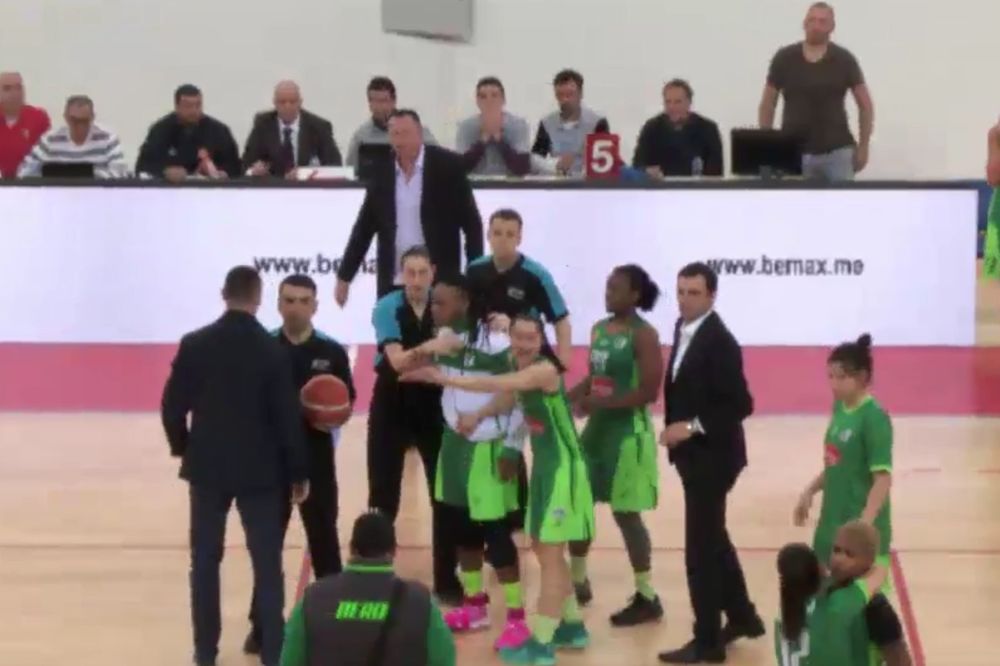 (VIDEO) INDICENT U PODGORICI: Igrač Mornara napao bugarske košarkašice!