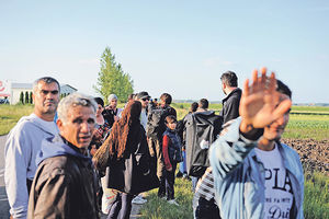 RAZOTKRIVENI KRIJUMČARI: Maskiraju migrante u romske muzičare!