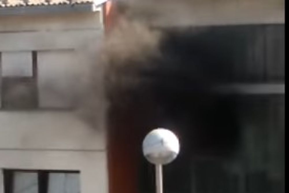 (VIDEO) POŽAR U ZAGREBU: Vatra planula u stanu na drugom spratu dok je DETE bilo samo