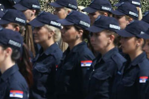 (KURIR TV I FOTO) LEPE SRPSKE POLICAJKE: Mirno spavajte, čuvaju vas Jelena i njene koleginice