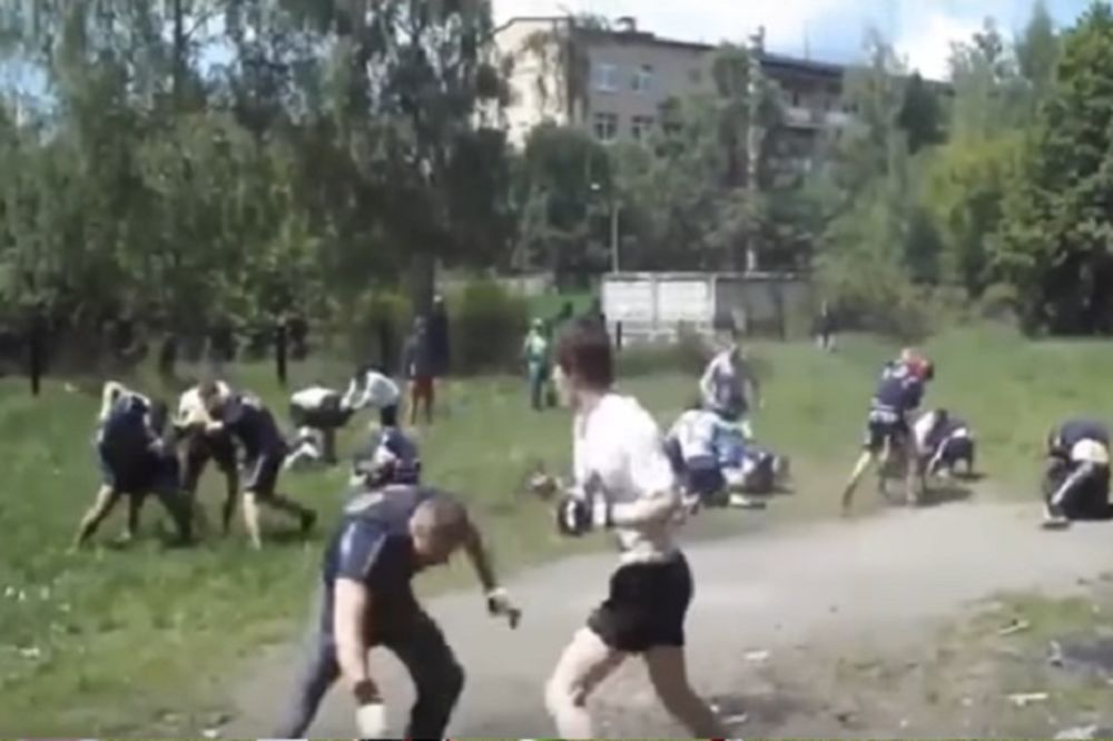 (UZNEMIRUJUĆI VIDEO) RUSI PRESTRAVILI ENGLEZE: Pogledajte brutalnu tuču navijača u Moskvi