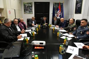 MINISTAR U KRAGUJEVCU: Đorđević obišao Zastava oružje