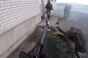 (VIDEO) RUSKI VOJNICI UPADAJU U NEPRIJATELJSKI OBRUČ: Napad izveli za nekoliko sekundi!