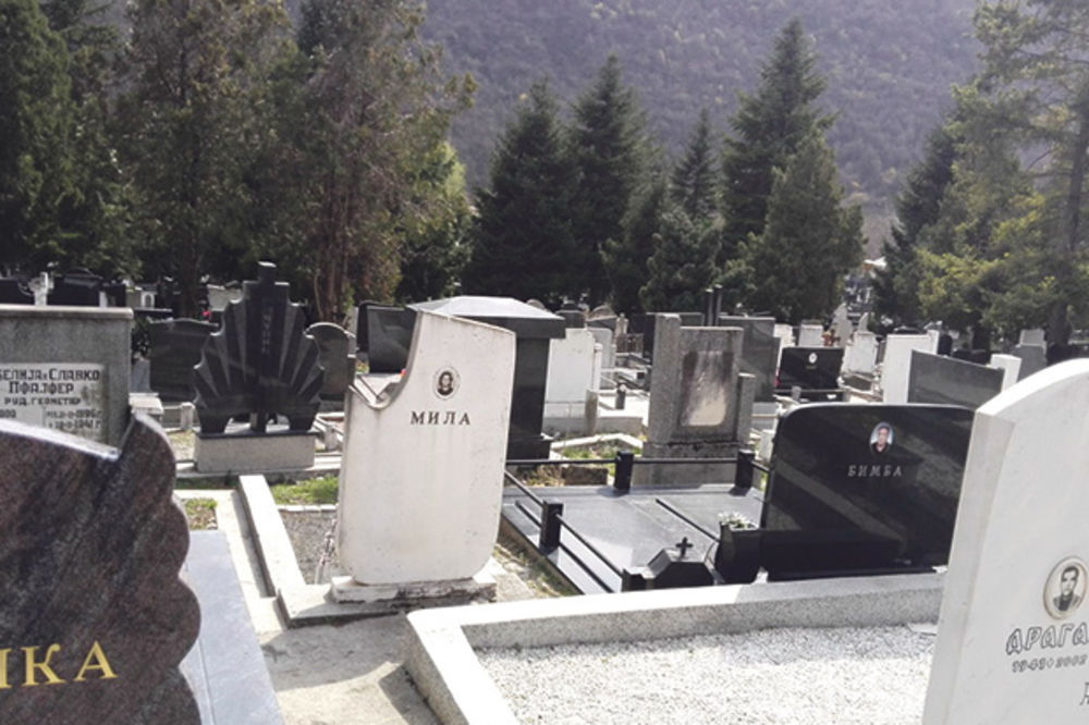 LOPOVI U PROKUPLJU NE PREZAJU: Na groblju počeli da kradu novčanike