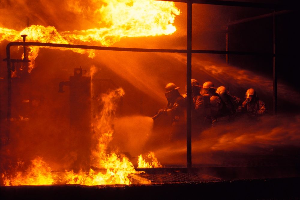 DRAMA NA BRODU U SANKT PETERBURGU: Izbio je požar, jedan putnik poginuo, evakuisano 320 ljudi!
