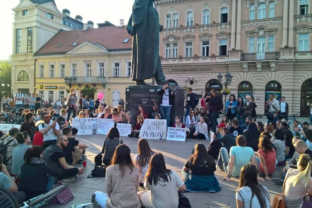 (VIDEO) PROTEST U NOVOM SADU: Građani i studenti se okupili sa parolom Vojvodina protiv diktature