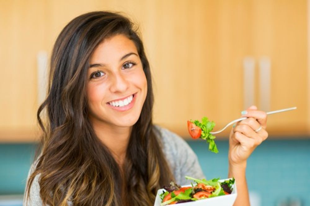 HOLIVUDSKA NUTRICIONISTKINJA OTKRIVA: Poznati OBOŽAVAJU ovaj recept za LEPOTU, koji brzo deluje!