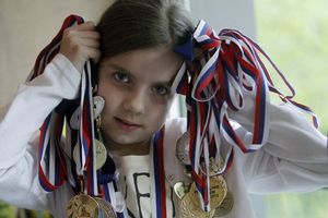 (VIDEO) MALA VELIKA ŠAMPIONKA: Sofija (7) je prva Nišlijka koja je osvojila medalju u brzom klizanju