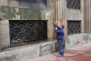 KAZNA ZA OVO JE I DO 20.000 DINARA: Grafiti na tri renovirane fasade u Kralja Milana i Karađorđevoj
