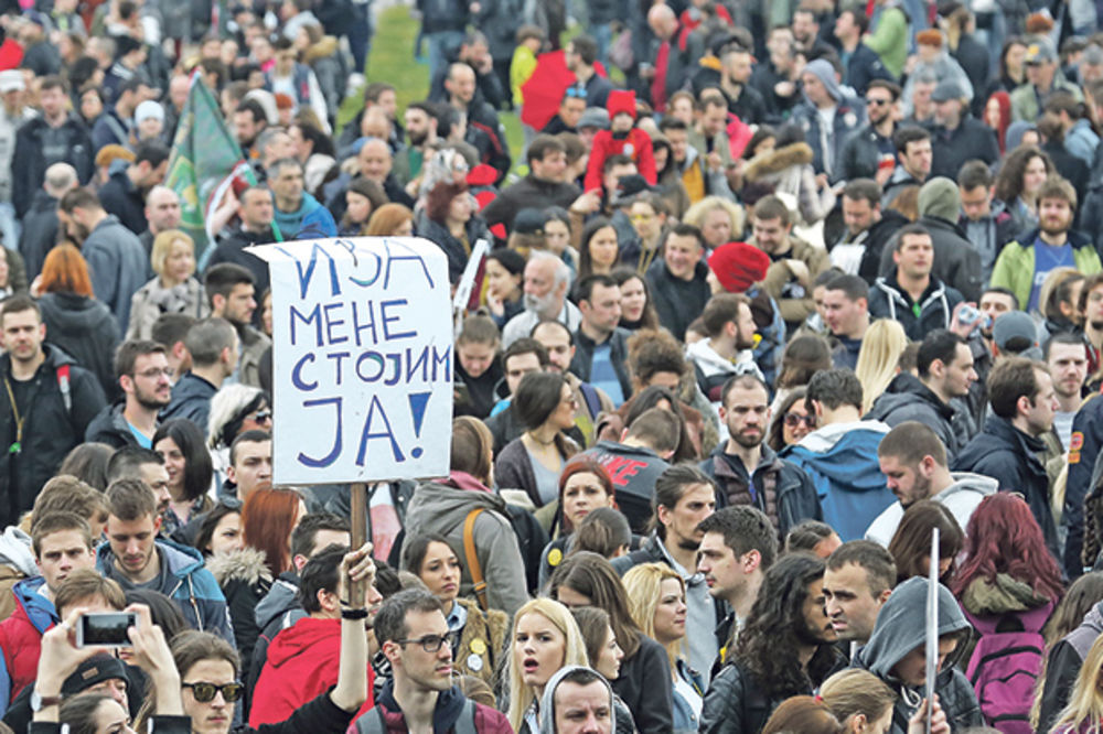 PROMENA MARŠRUTE PROTESTA: Studenti se sele ispred zgrade Vlade, gde prolazi 21 linija GSP