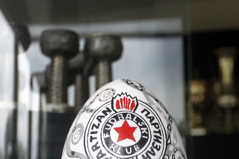 CRNO-BELI NAGRAĐUJU: Napravite najlepše uskršnje jaje s Partizanovim motivima