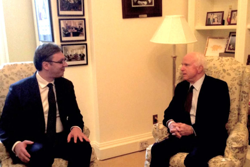 AKCENAT NA KOSOVSKOM PITANJU: Američki senator Mekejn danas u Beogradu sa Vučićem