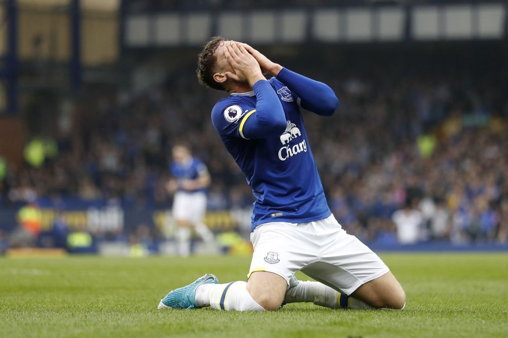 (VIDEO) DOBIO BATINE U NOČNOM KLUBU: Pretučen fudbaler Evertona