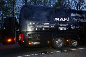 DRAMA FUDBALERA BORUSIJE Evo kako izgleda klupski autobus posle napada na igrače nemačkog tima VIDEO