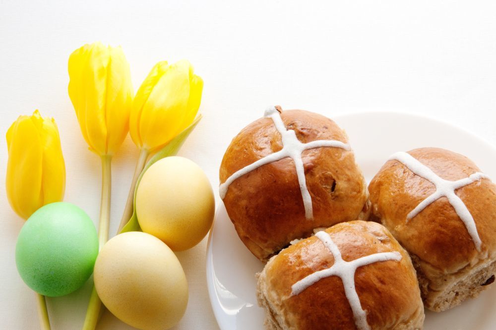 KRST ZEMIČKE ZA USKRS: Kako da napravite ukusne uskršnje zemičke (RECEPT)