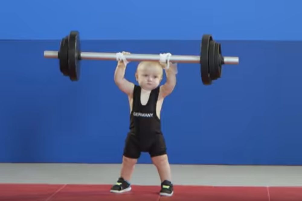(VIDEO) IMA LI ŠTA SLAĐE? Pogledajte kako izgledaju Olimpijske igre za bebe