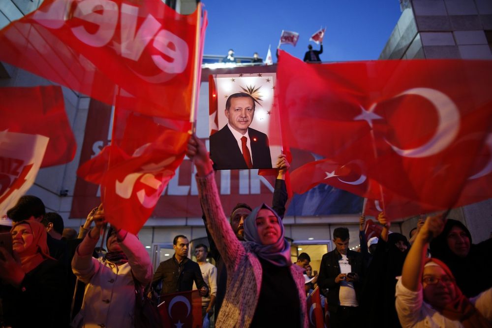 HOĆE LI SE U TURSKOJ ZARATITI POSLE REFERENDUMA? Grci se plaše da hoće, Nemci pozivaju na smirenost