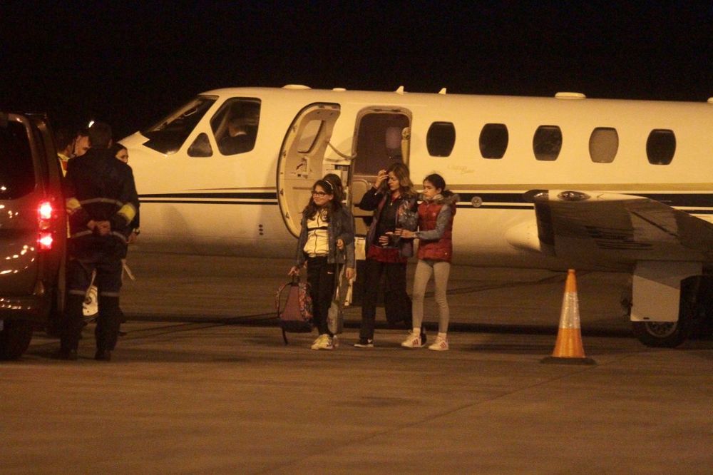 (FOTO) KRAJ DRAME U LARNAKI: Srpska deca zarobljena na Kipru sletela na beogradski aerodrom!