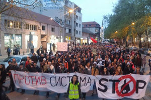 KURIR TV UŽIVO SRBIJA NA ULICAMA Održane protestne šetnje u Somboru, Nišu, Novom Sadu...