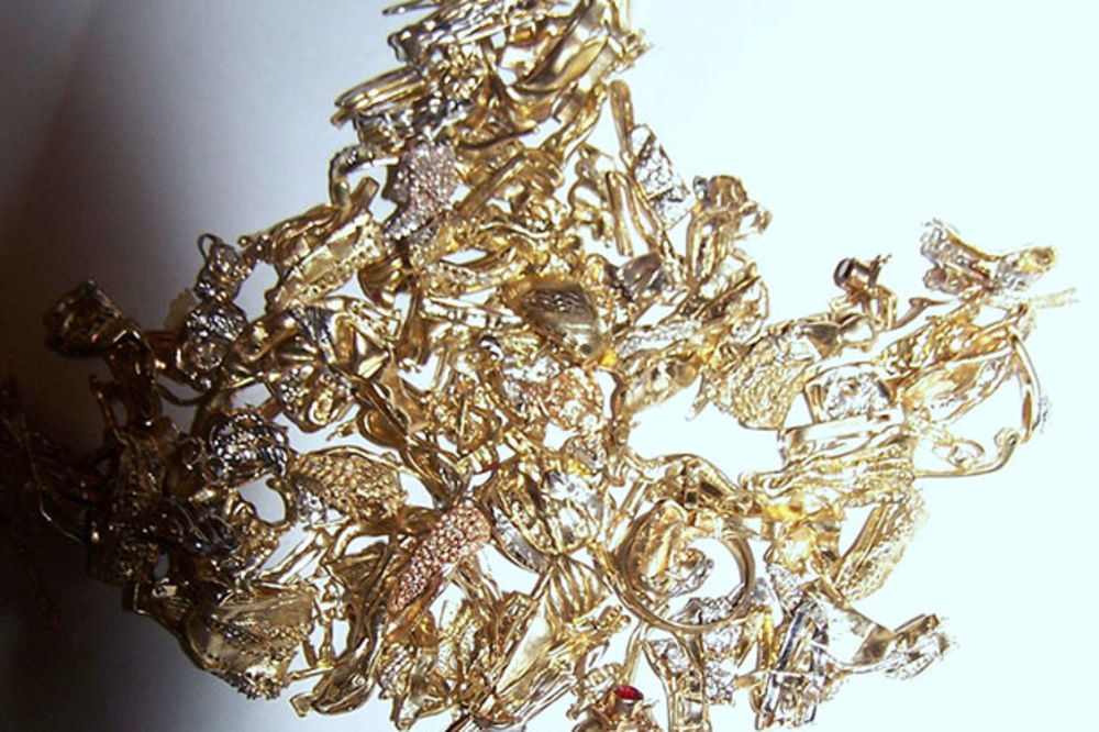 OSUMNJIČEN ZA 7 RAZBOJNIŠTAVA: Iz zlatare odneo 28 zlatnih lančića