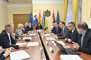 VUČIĆ: Neću dati da Srbiju pogodi kriza Agrokora