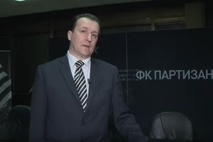 (VIDEO) EVI, LEO, ICI, MICI: Evo kako je novinar Partizanove televizije izvređao Zvezdine strance
